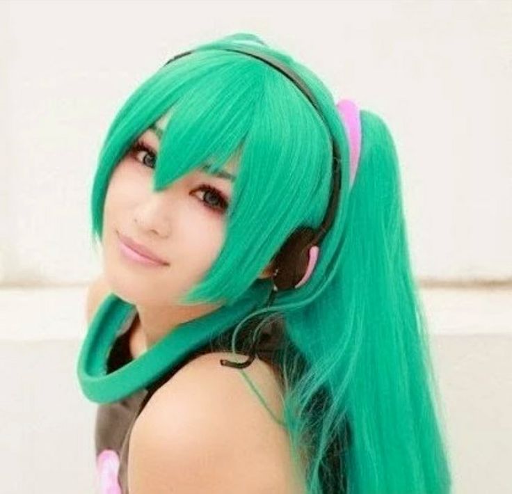 Pinterest This is Saki Fujita cosplaying as Miku.